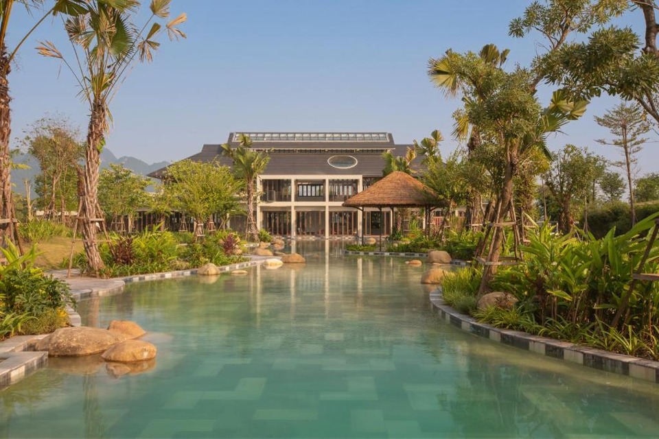 2 hồ bơi — 2