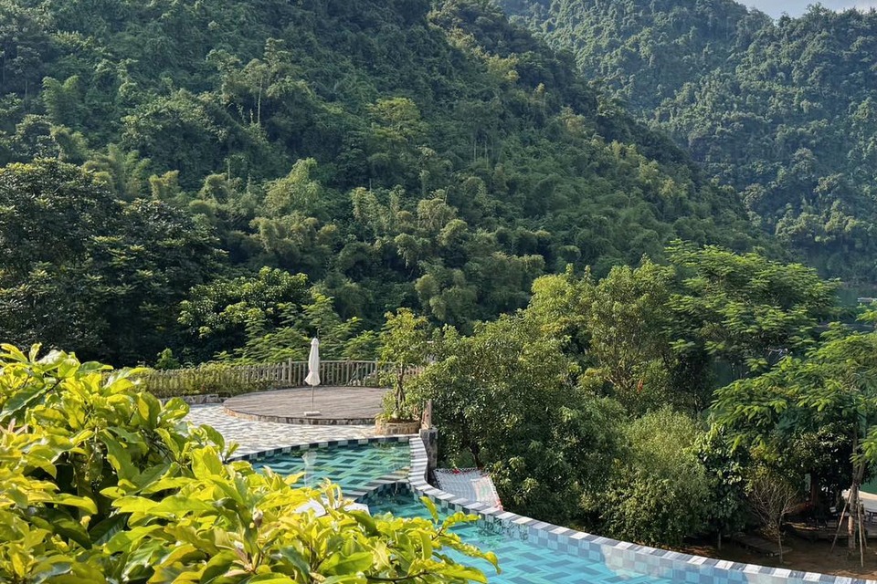 Hồ bơi ngoài trời — 1